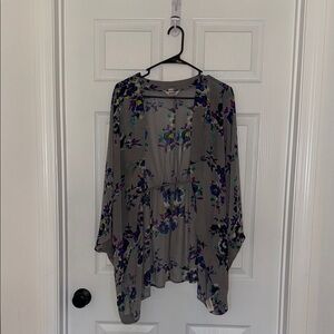 Arizona Love Floral Gray Blouse